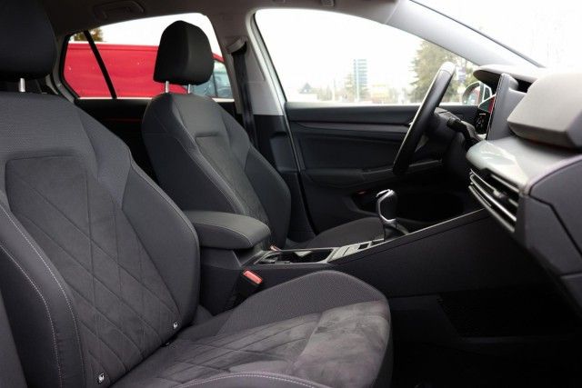 Volkswagen Golf VIII 1.5 TSI Style - Samsaru's Car Outlet