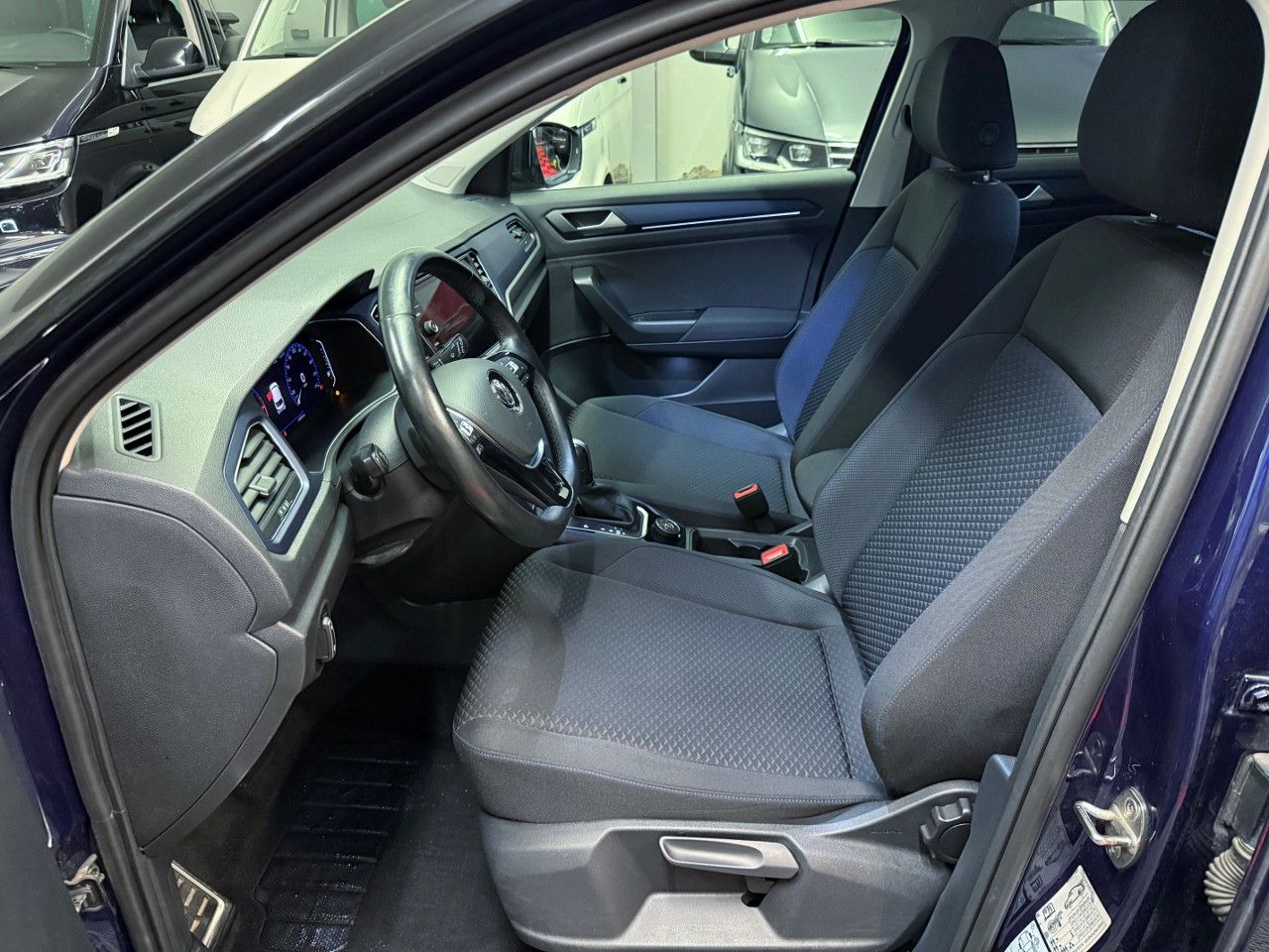 Volkswagen T-Roc 2.0 TDI DSG 4MOTION R-Line - Samsaru's Car Outlet