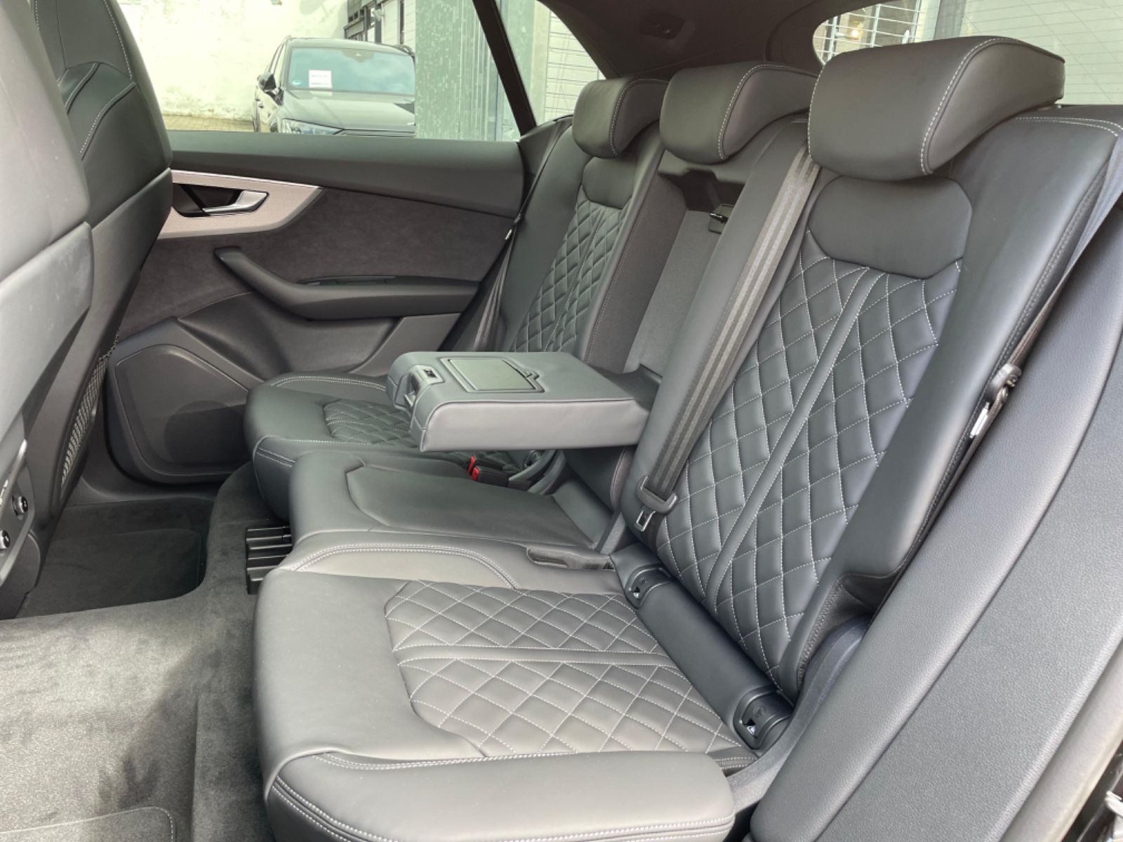 Audi Q8 50 TDI SLine - Samsaru's Car Outlet