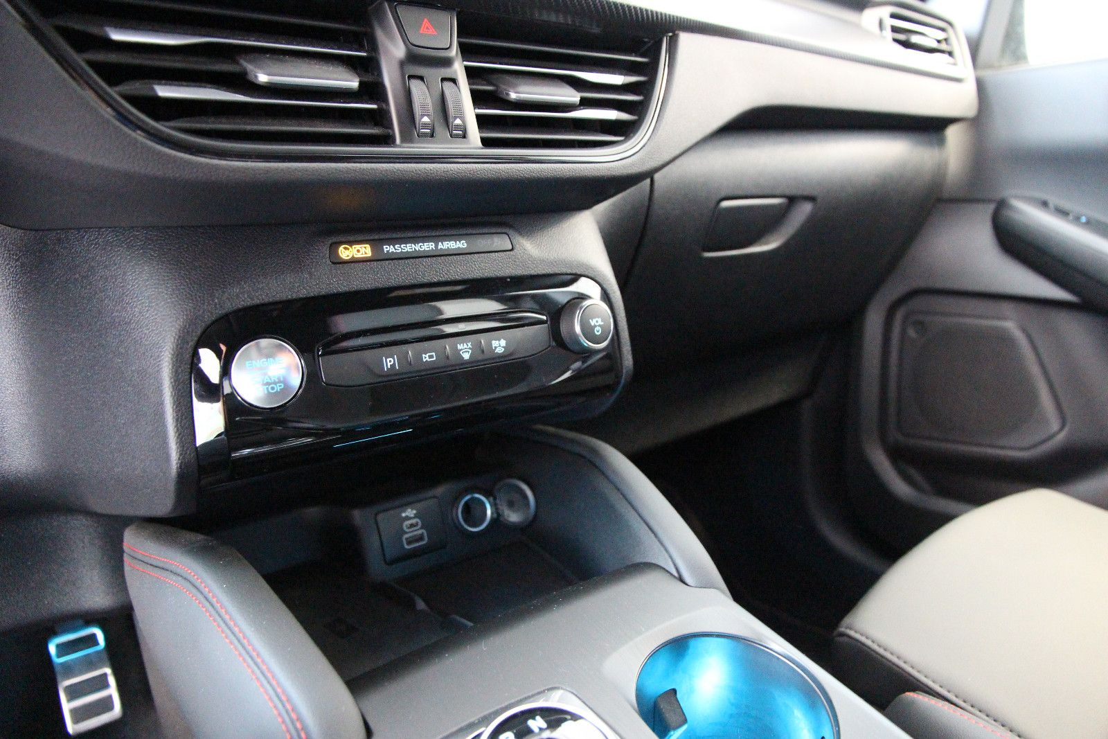 Ford Kuga Plug-In Hybrid PHEV ST-Line X LED/HUD/AHK