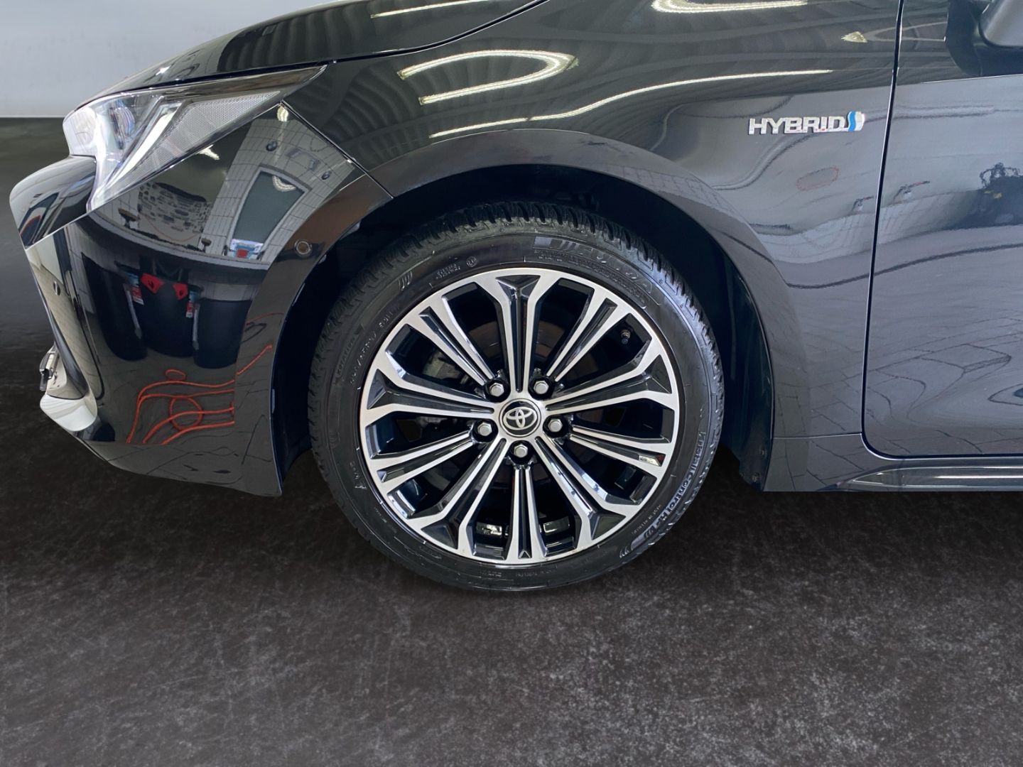 Toyota Corolla 1.8 Hybrid TS - Samsaru's Car Outlet