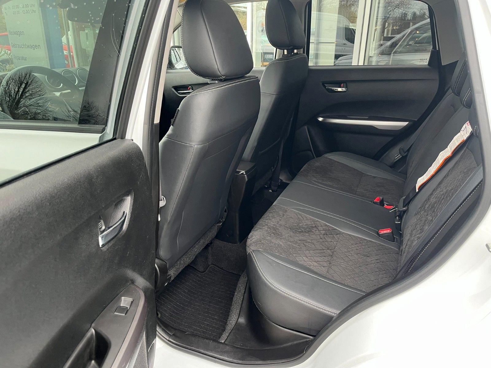 Suzuki Vitara 1.4 Comfort+ - Samsaru's Car Outlet
