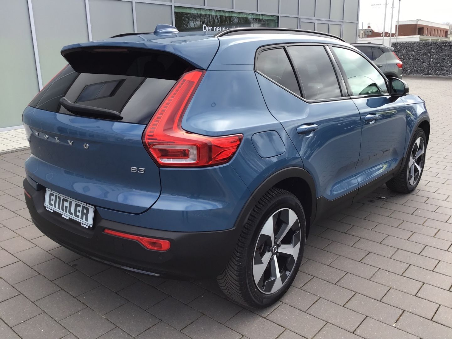 Volvo XC40 B3 Plus Dark - Samsaru's Car Outlet