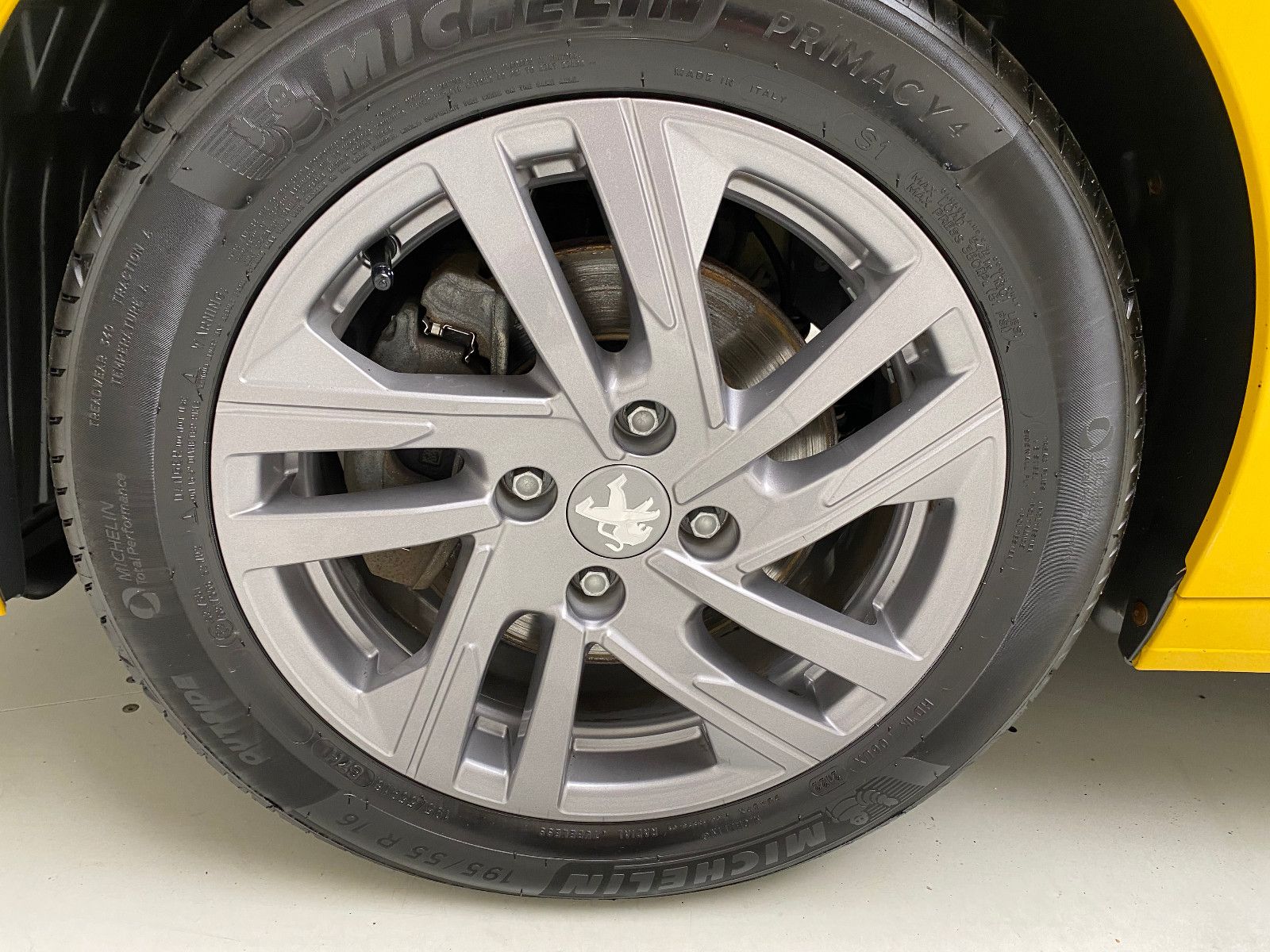 Peugeot 208 Active Pack 1.2 Automatik - Samsaru's Car Outlet