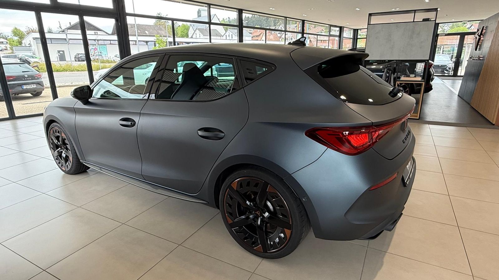 Cupra Leon VZ 2.0 TSI - Samsaru's Car Outlet