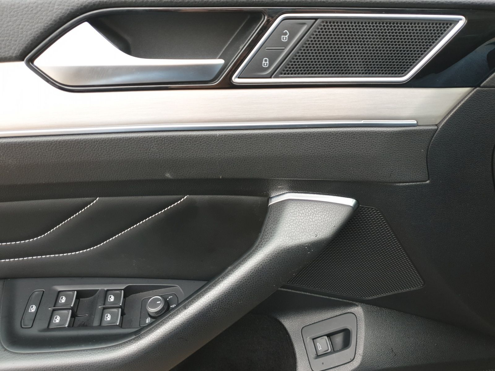 Volkswagen Passat Variant 2.0 TDI DSG 4M ELEGANCE PANO AHK