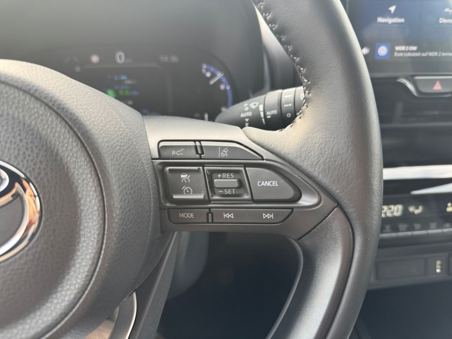 Toyota Yaris Cross Hybrid 1.5 Team D *LED*SHZ*ACC*RCam*