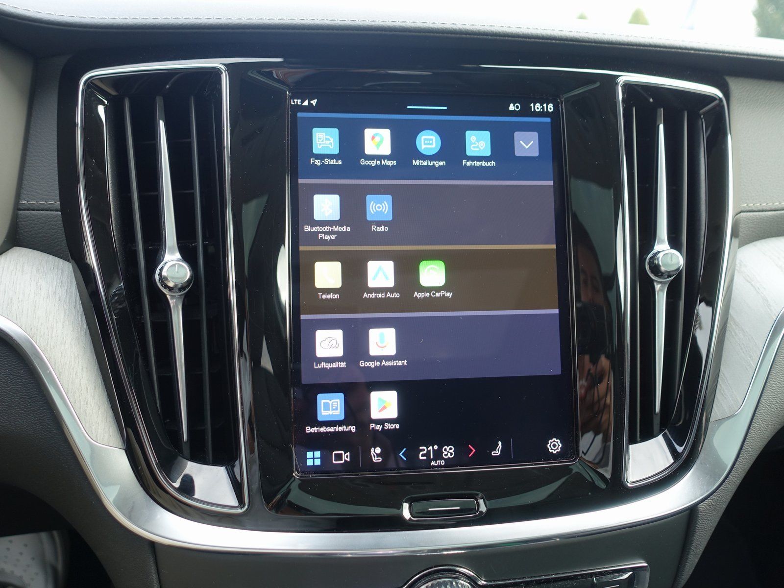 Volvo V60 Ultra T6 AWD Plug-in Hybrid/AHK/B&W/360°Cam