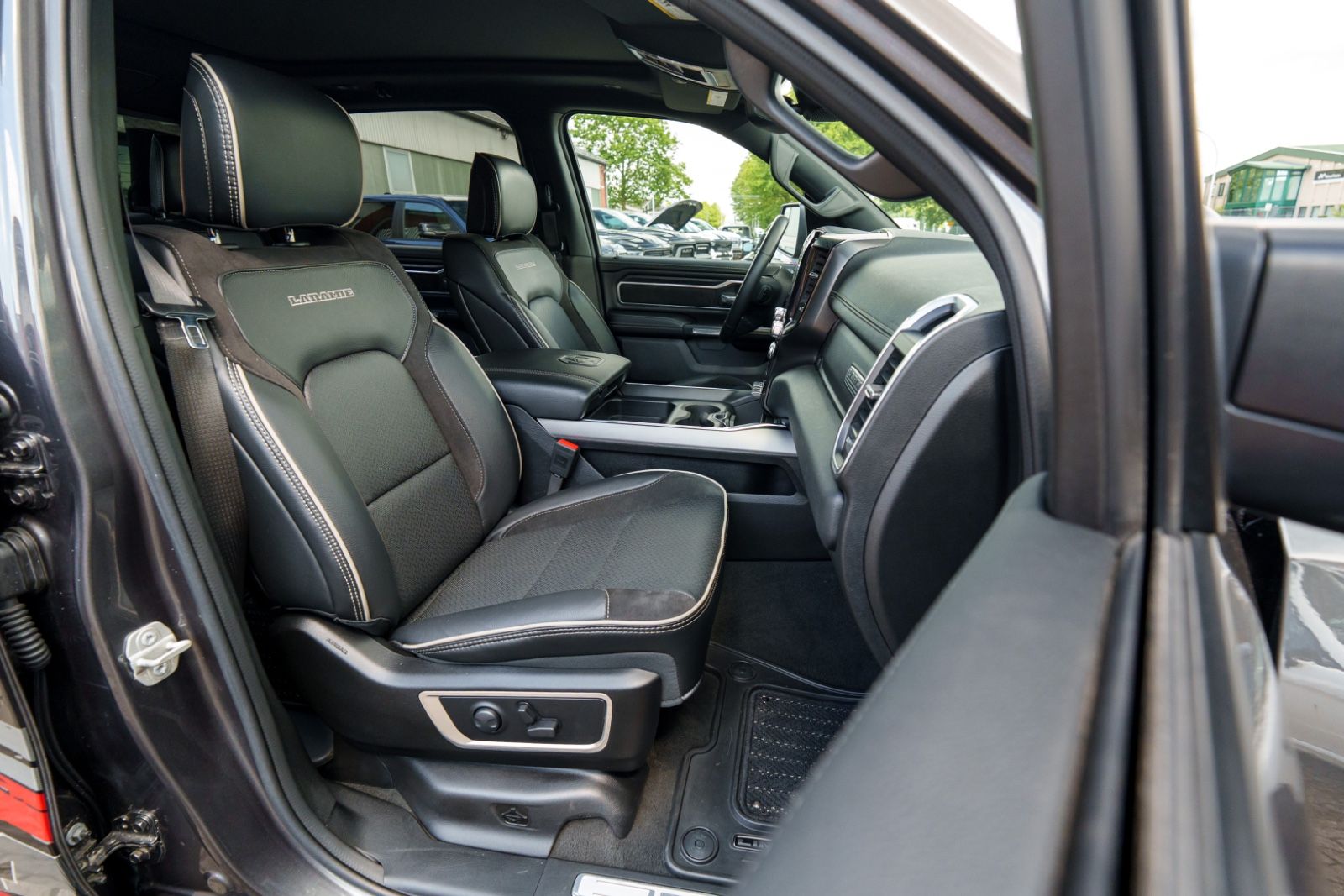 Dodge RAM5.7Laramie E-Torque/LPG/Navi/360*Dig-T/Pano