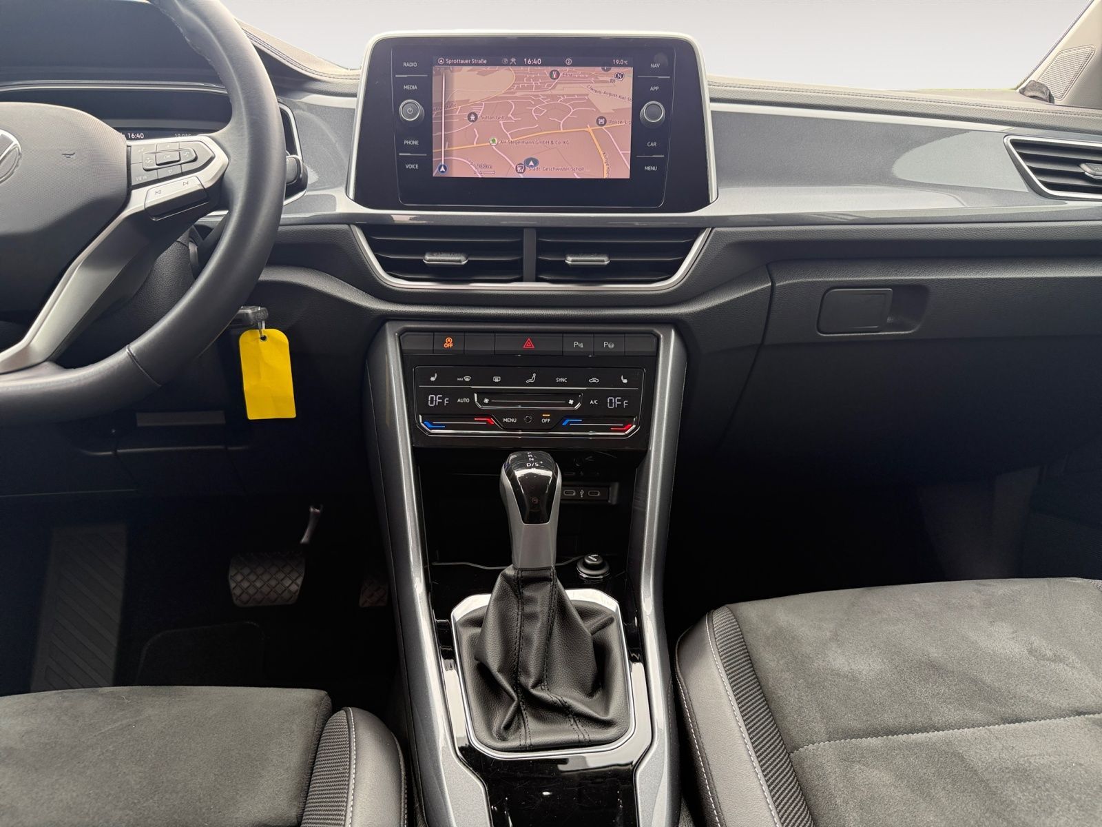 Volkswagen T-Roc 1.5 TSI DSG Facelift Style - Samsaru's Car Outlet