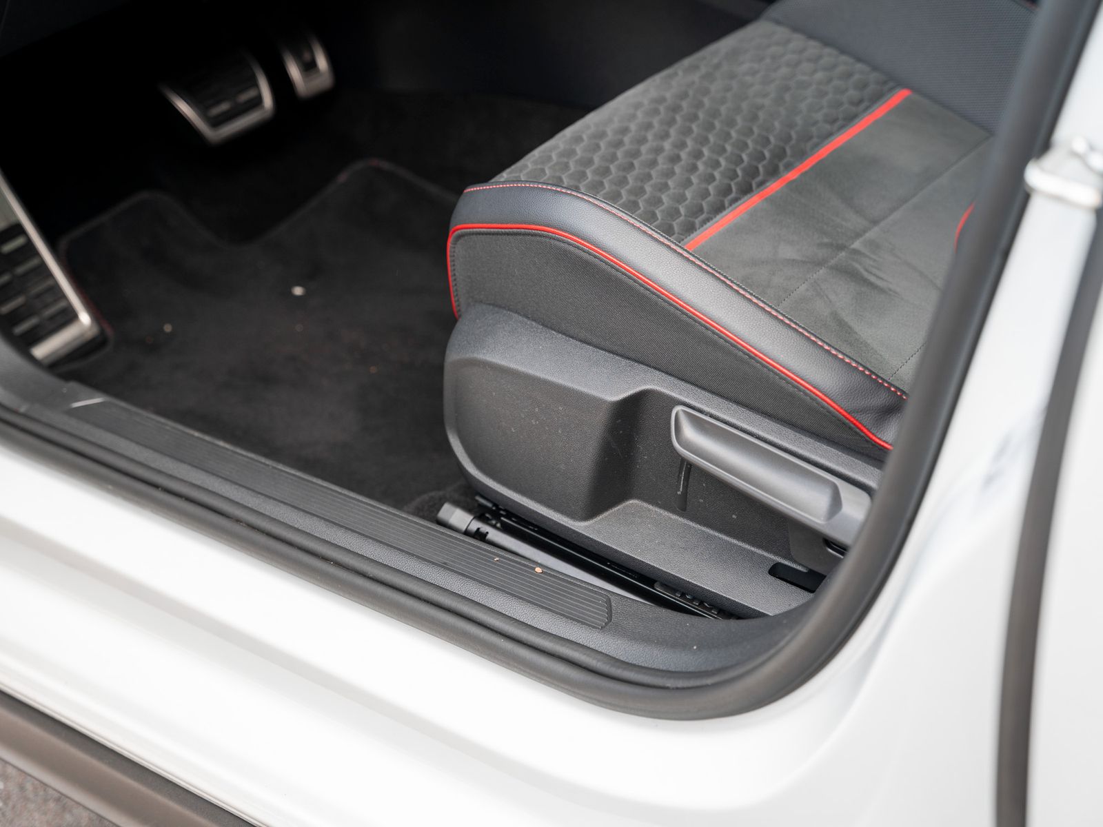 Volkswagen Golf GTI Clubsport 2.0 TSI DSG - Samsaru's Car Outlet