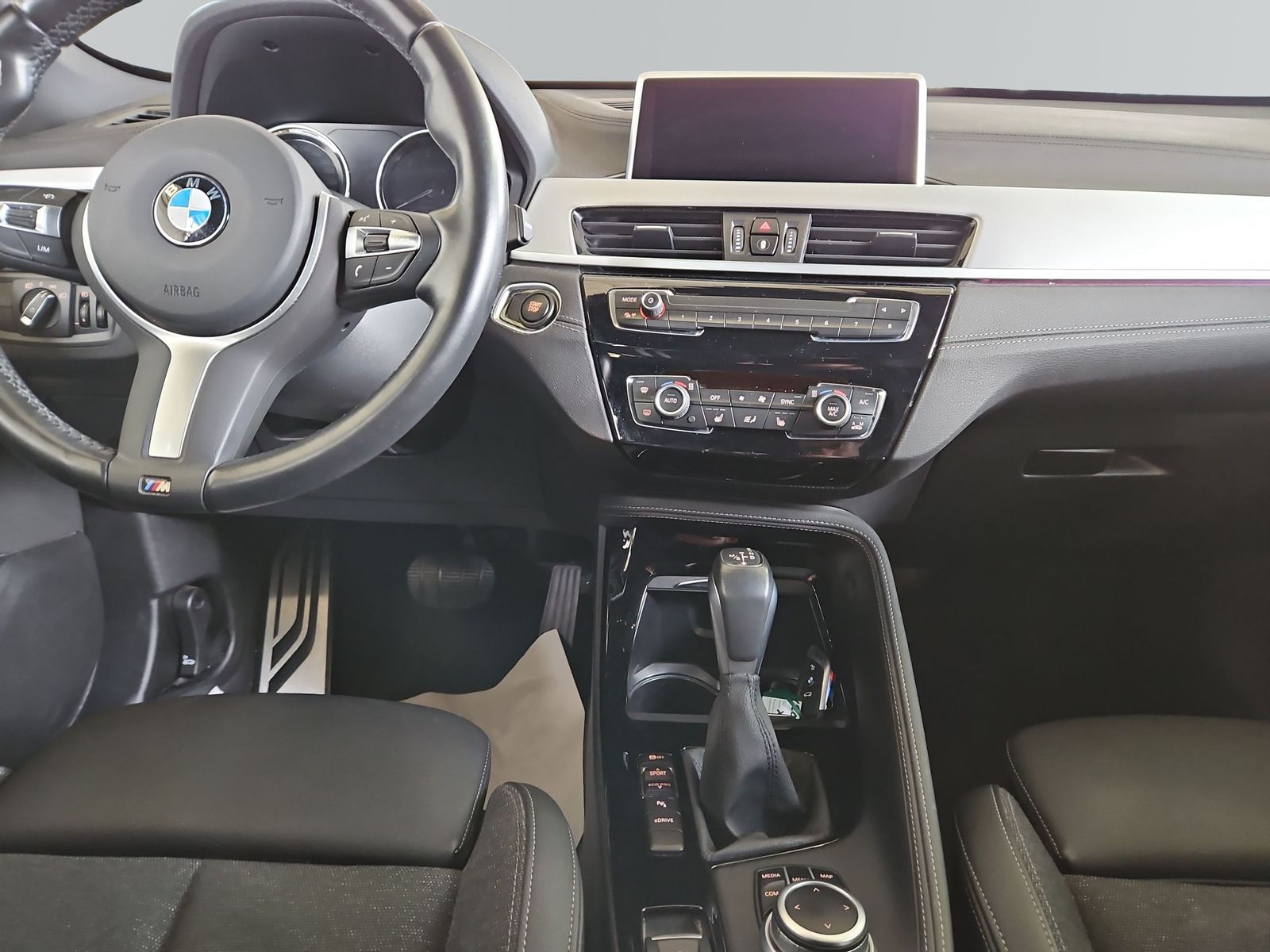 BMW X1 xDrive25e M Sportpaket - Samsaru's Car Outlet