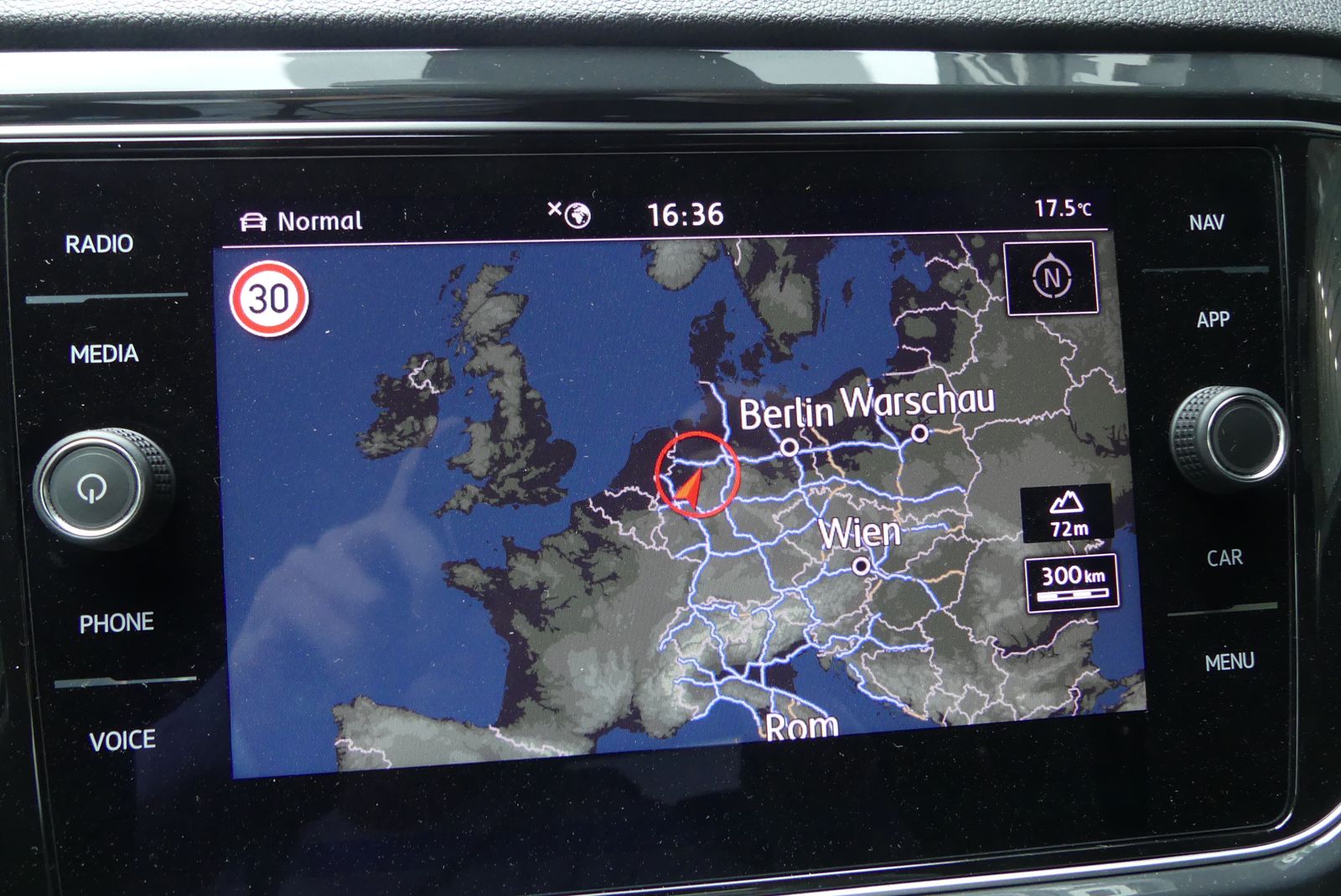 Volkswagen T-Roc Sport 4Motion - Samsaru's Car Outlet