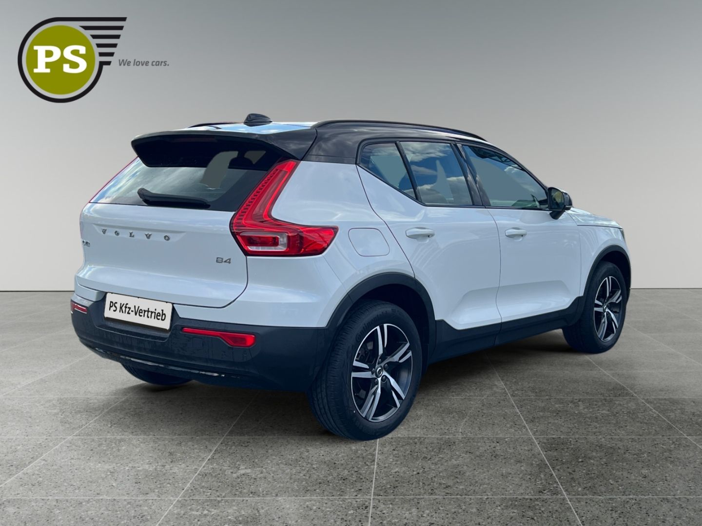 Volvo XC40 Plus Dark 2WD B4 StandHZG AHK El. Panodach