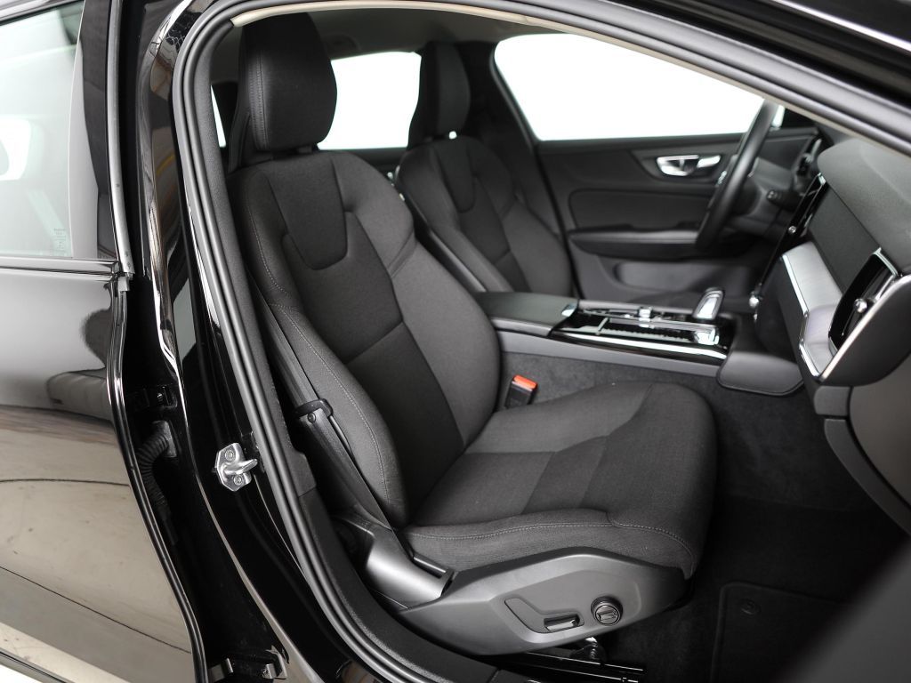 Volvo V60 T8 AWD Recharge R-Design *AHK * 360°-Kam.*