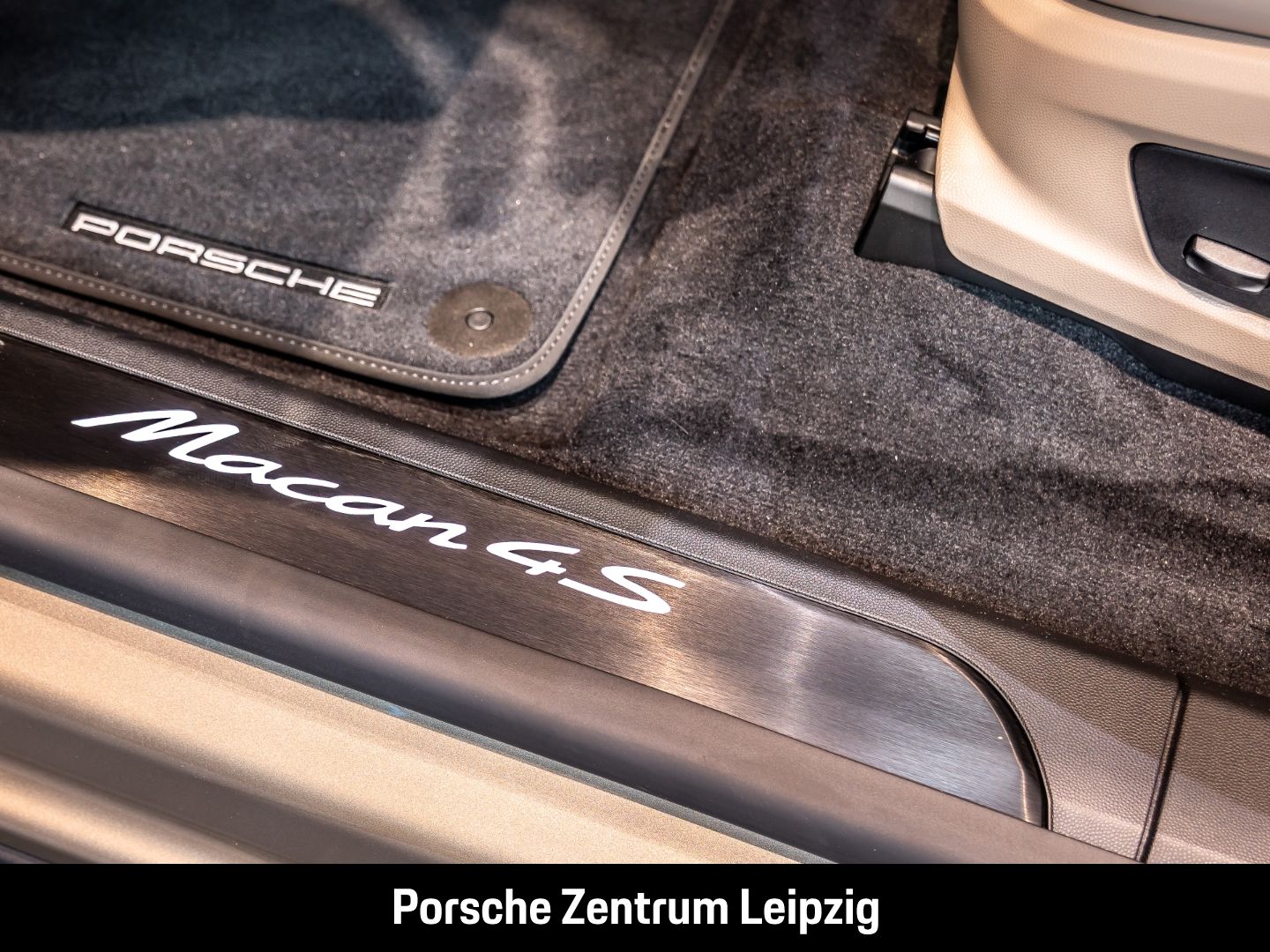 Porsche Macan 4S FnW-Goldbronzemetallic Massage AR-HeadU