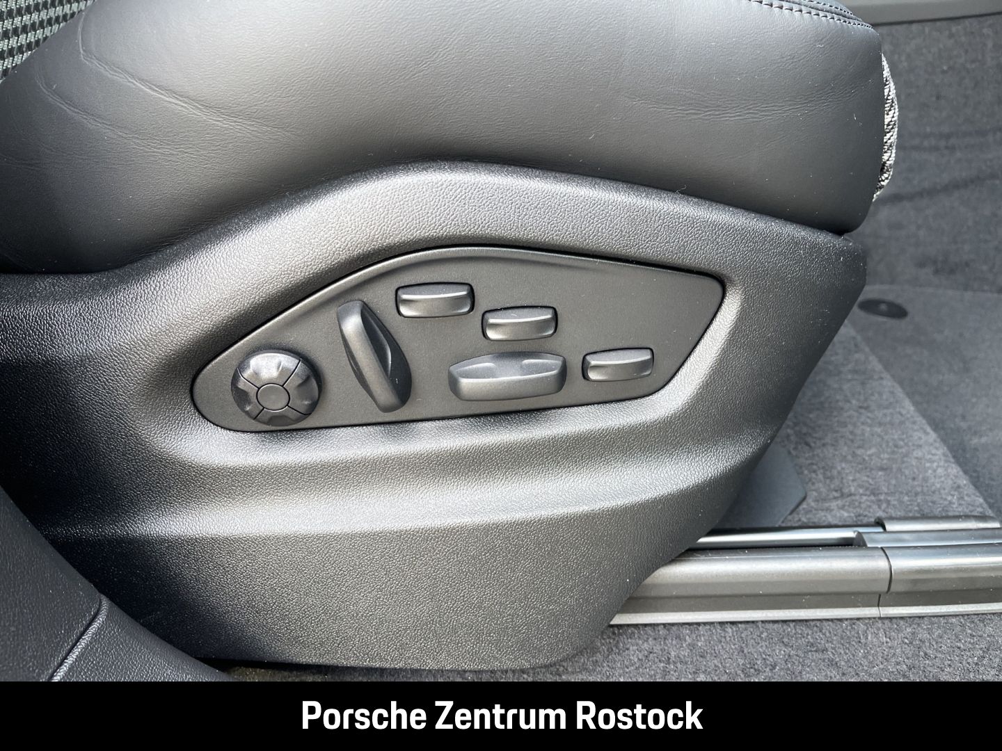 Porsche Cayenne E-Hybrid Coupe Sportabgas LED-Matrix