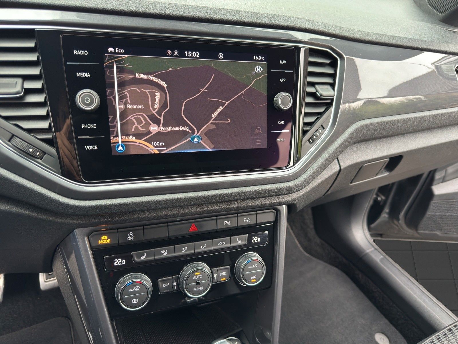 Volkswagen T-Roc R-Line DSG - Samsaru's Car Outlet
