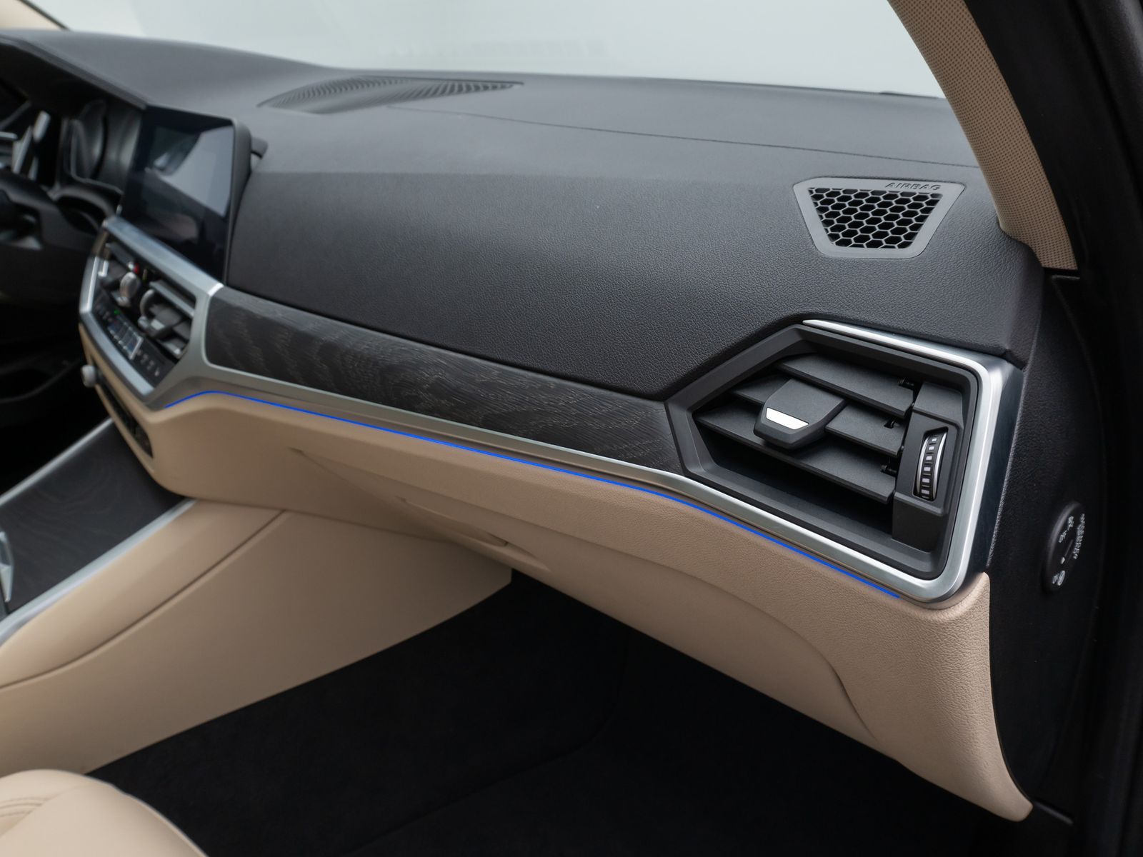 BMW 320d Luxury Line - Samsaru's Car Outlet