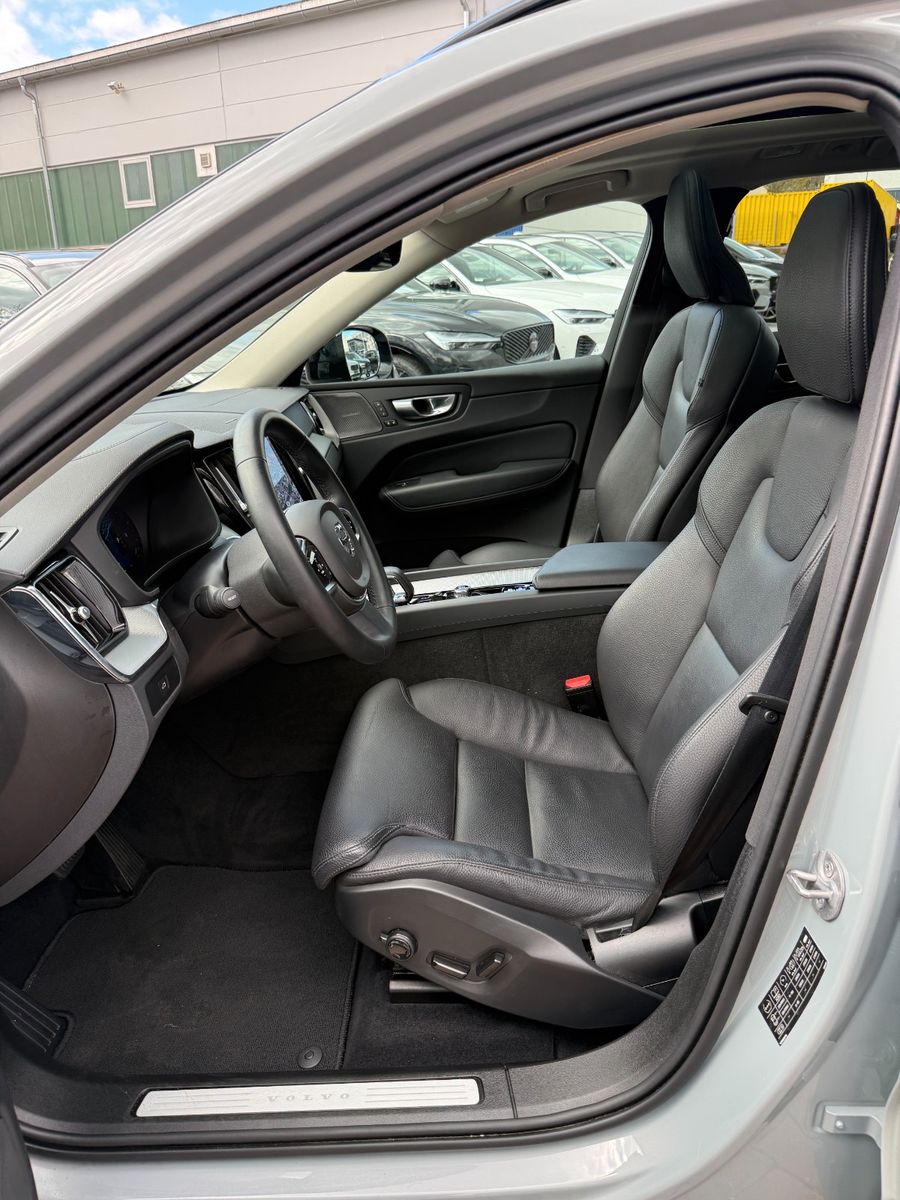 Volvo XC60 B4 AWD ULTIMATE DARK+STANDHZG+AHK+22"+LEDER
