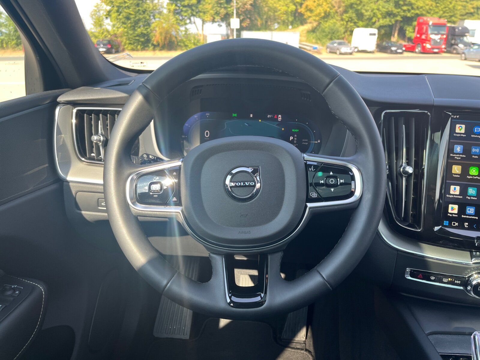 Volvo XC60 T6 AWD Plus Dark Recharge SITZH+AHK+RFK+TEM