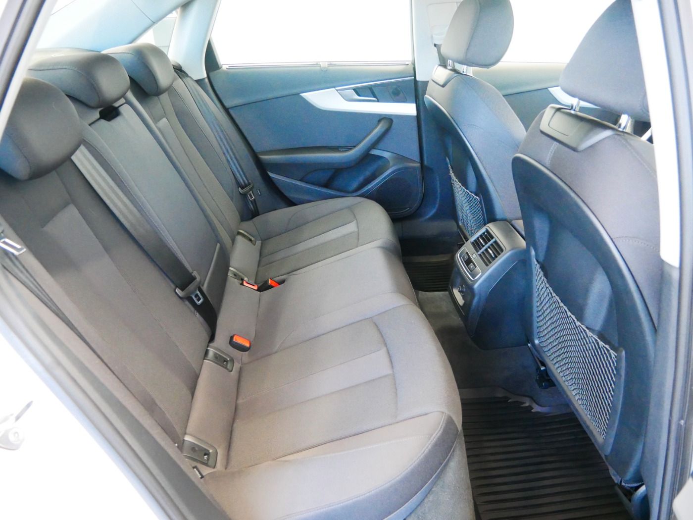 Audi A4 Limousine 35 TFSI advanced - Samsaru's Car Outlet