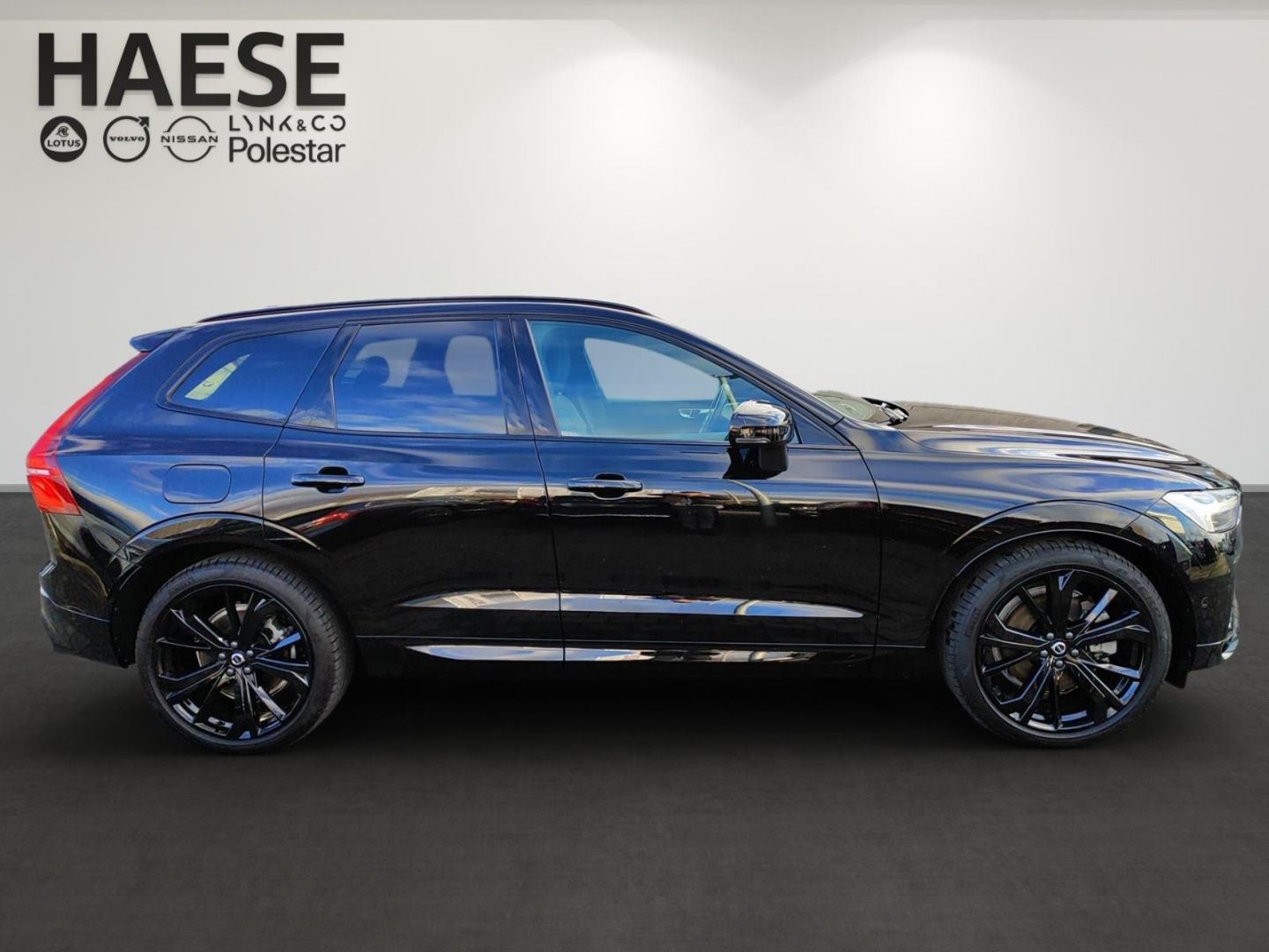 Volvo XC60 T8 Ultra Black Edition Recharge Plug-In Hyb