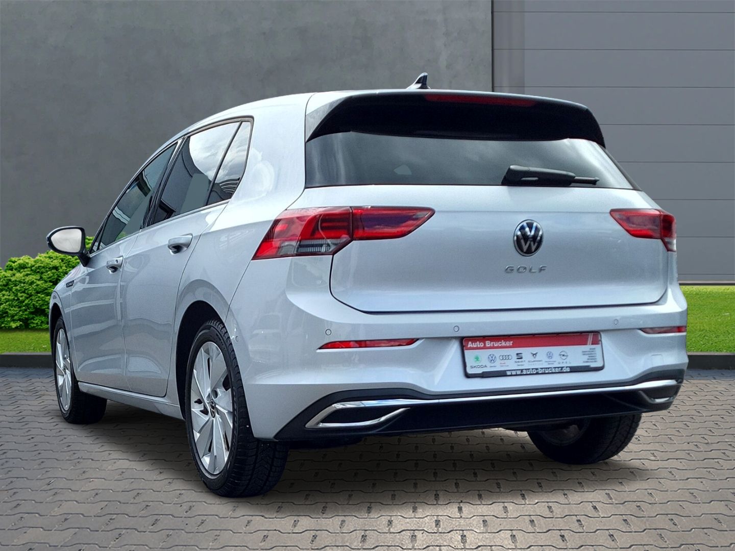 Volkswagen Golf Highline 2.0 TDI - Samsaru's Car Outlet