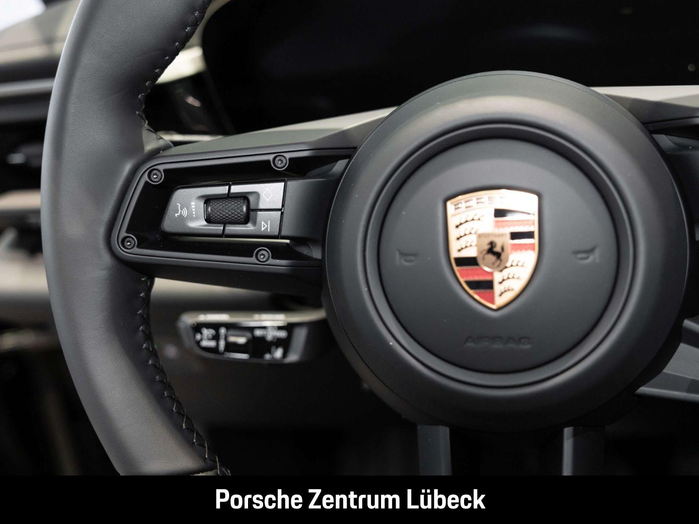 Porsche Macan - Samsaru's Car Outlet