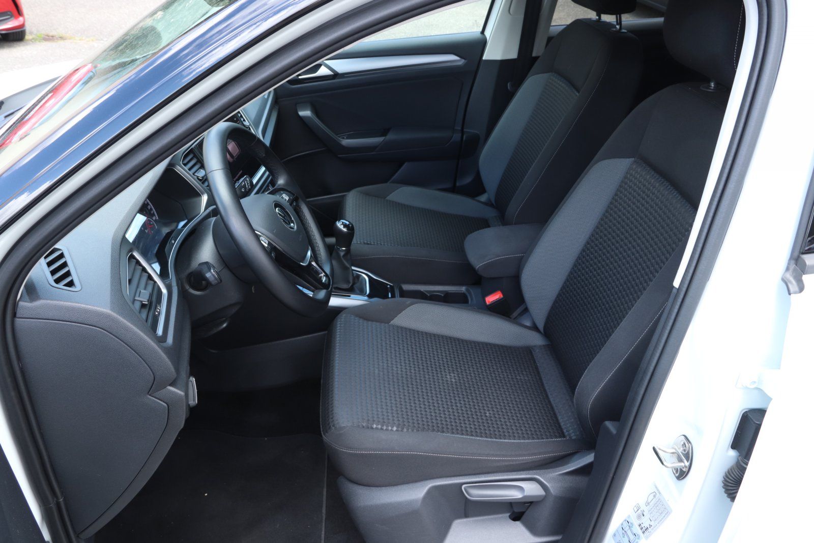 Volkswagen T-Roc 1.0 TSI Active - Samsaru's Car Outlet