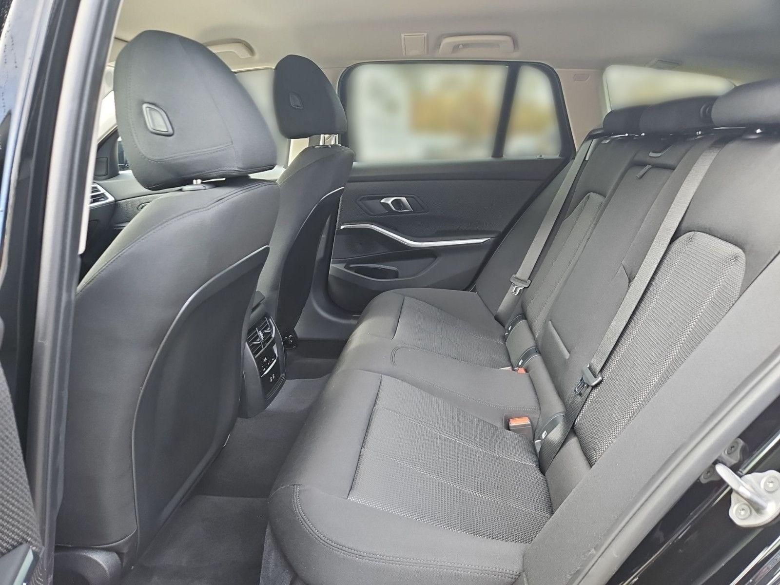 BMW 318d Touring/NAVI/AHK/LED/DAB/HUD/LiveCockpit