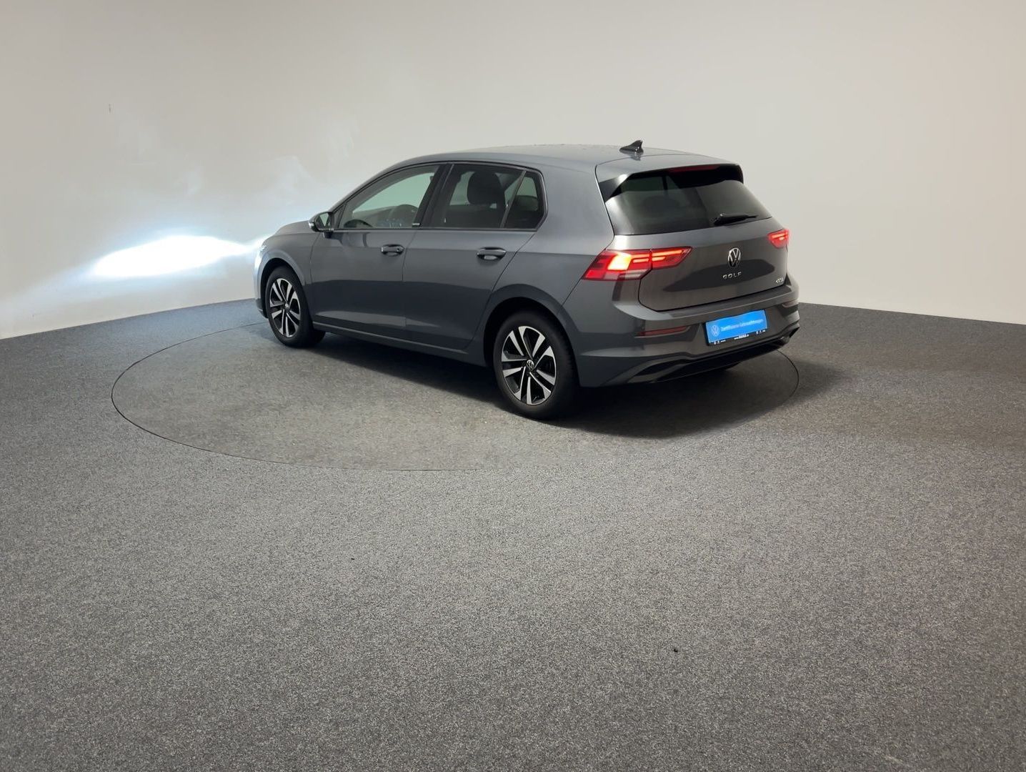 Volkswagen Golf VIII 1.0 eTSI DSG United - Samsaru's Car Outlet