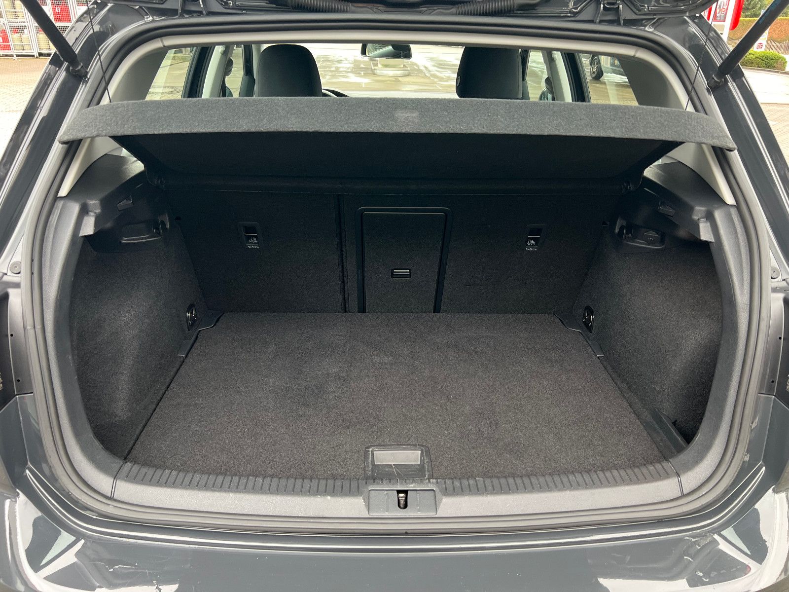 Volkswagen Golf VII e-Golf - Samsaru's Car Outlet