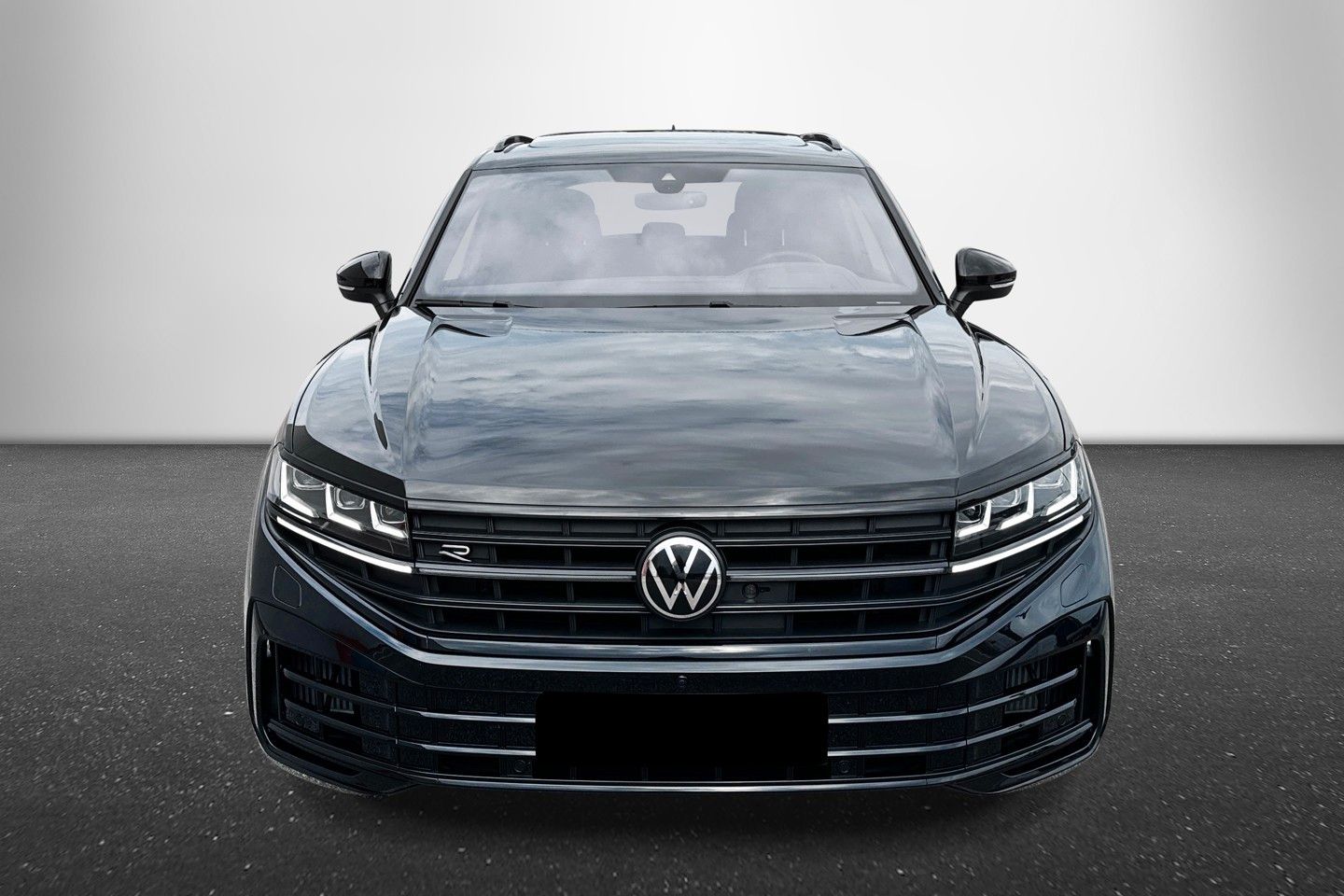 Volkswagen Touareg R 3.0 TSI V6 eHybrid 4Motion - Samsaru's Car Outlet