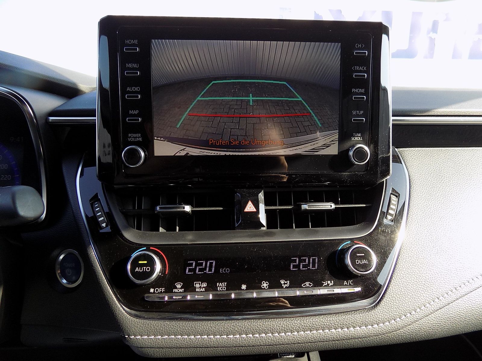 Toyota Corolla Touring Sports 2.0 l Hybrid Team D - Samsaru's Car Outlet