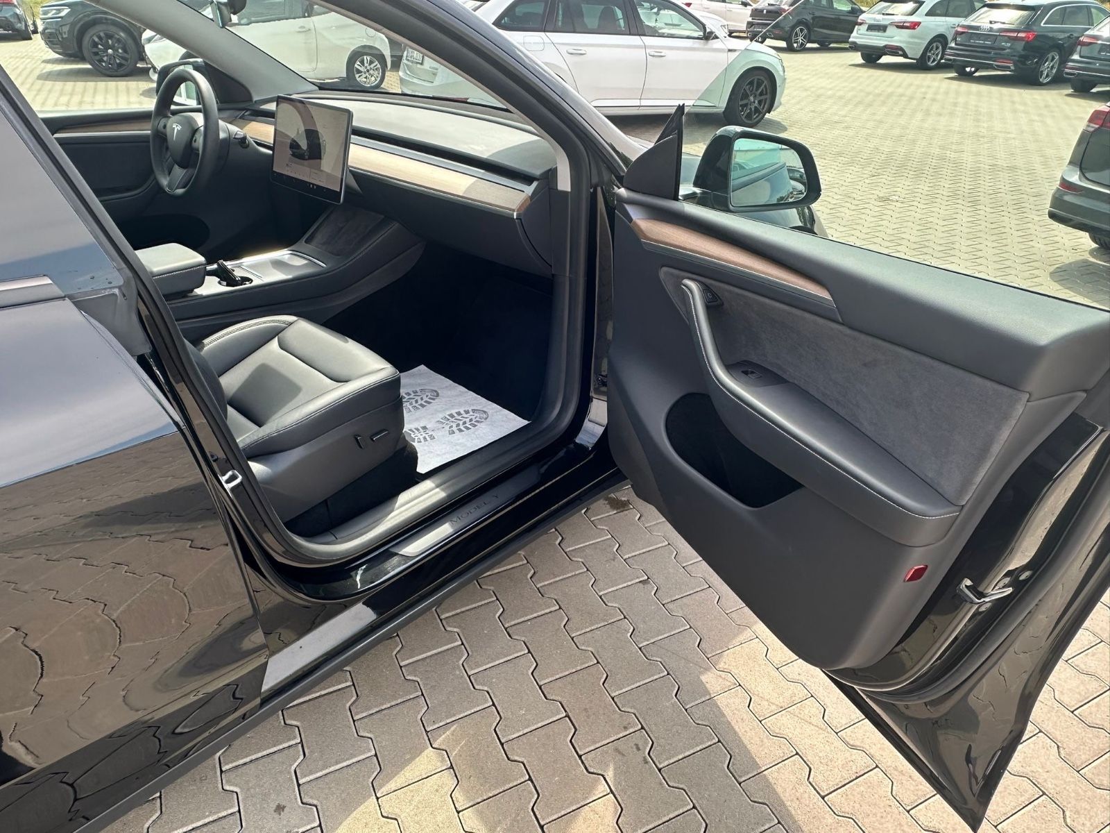 Tesla Model Y Long Range Dual AWD