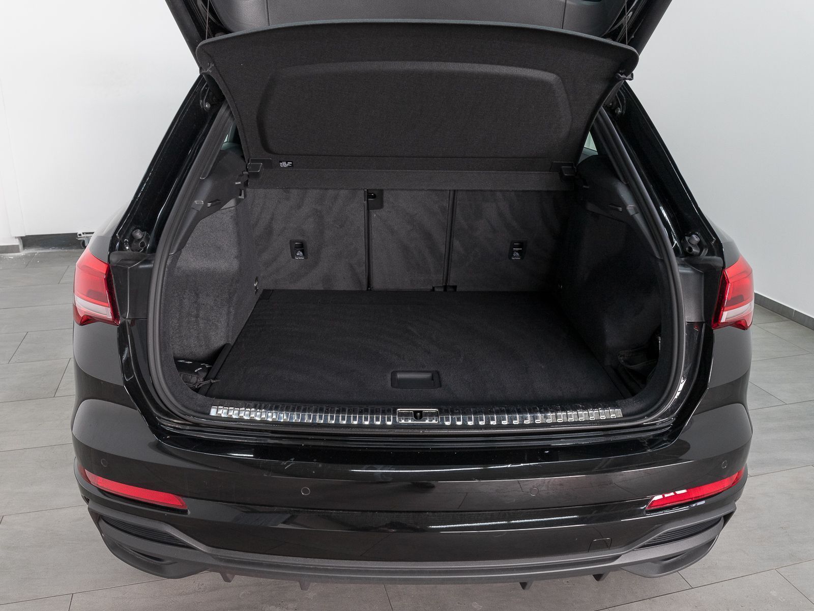Audi Q3 35 TDI Q S LINE - Samsaru's Car Outlet