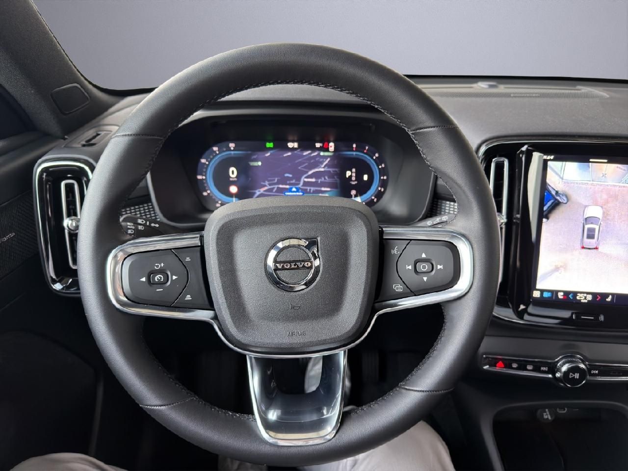 Volvo XC40 Ultra Black Edition AHK* Frontscheibenheiz.