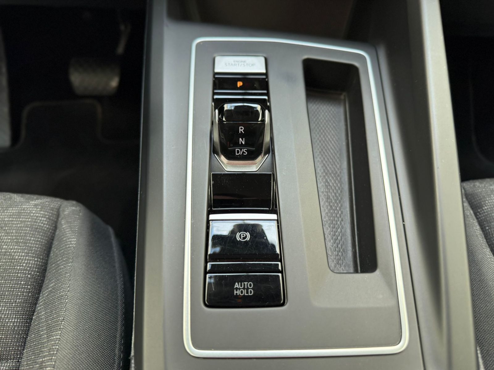 Volkswagen Golf VIII 2.0 TDI Life - Samsaru's Car Outlet