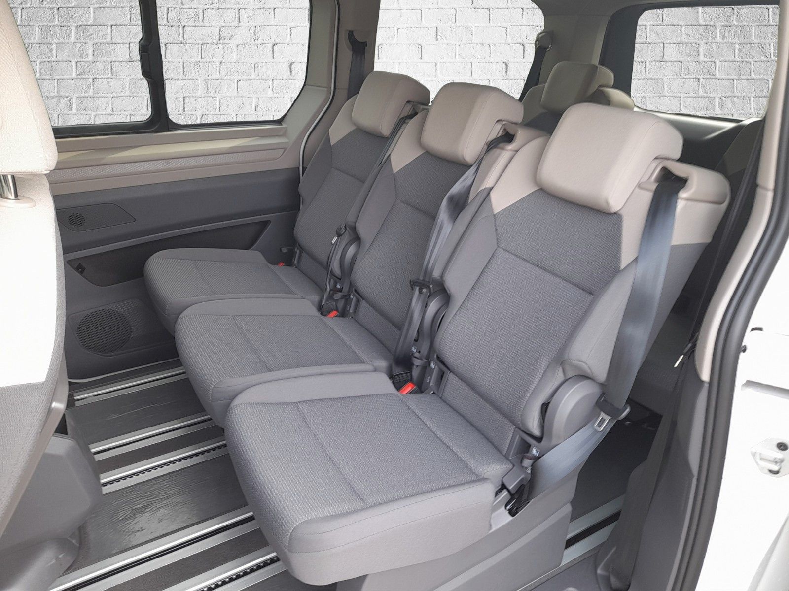 Volkswagen Multivan T7 2.0 TDI - Samsaru's Car Outlet