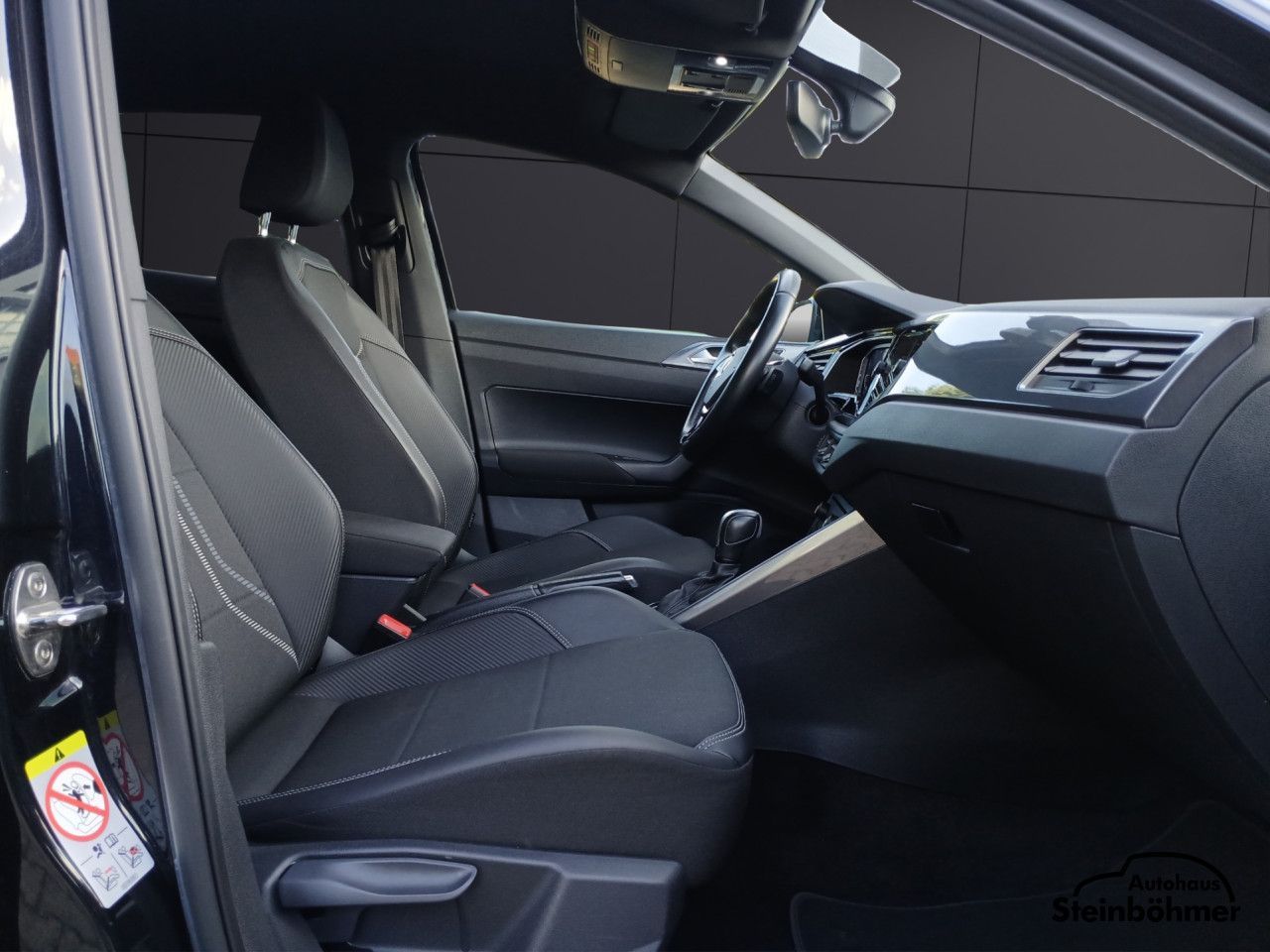 Volkswagen Polo Highline 1.0TSI DSG - Samsaru's Car Outlet