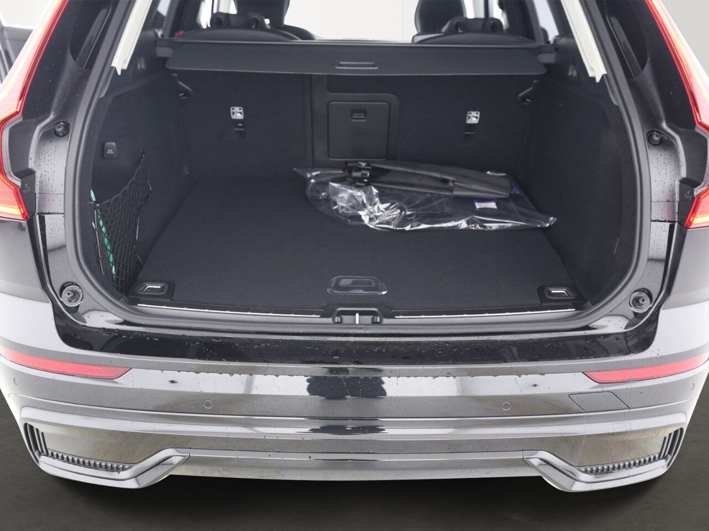 Volvo XC60 T8 Ultra Dark Recharge Plug-In Hybrid AWD - Samsaru's Car Outlet