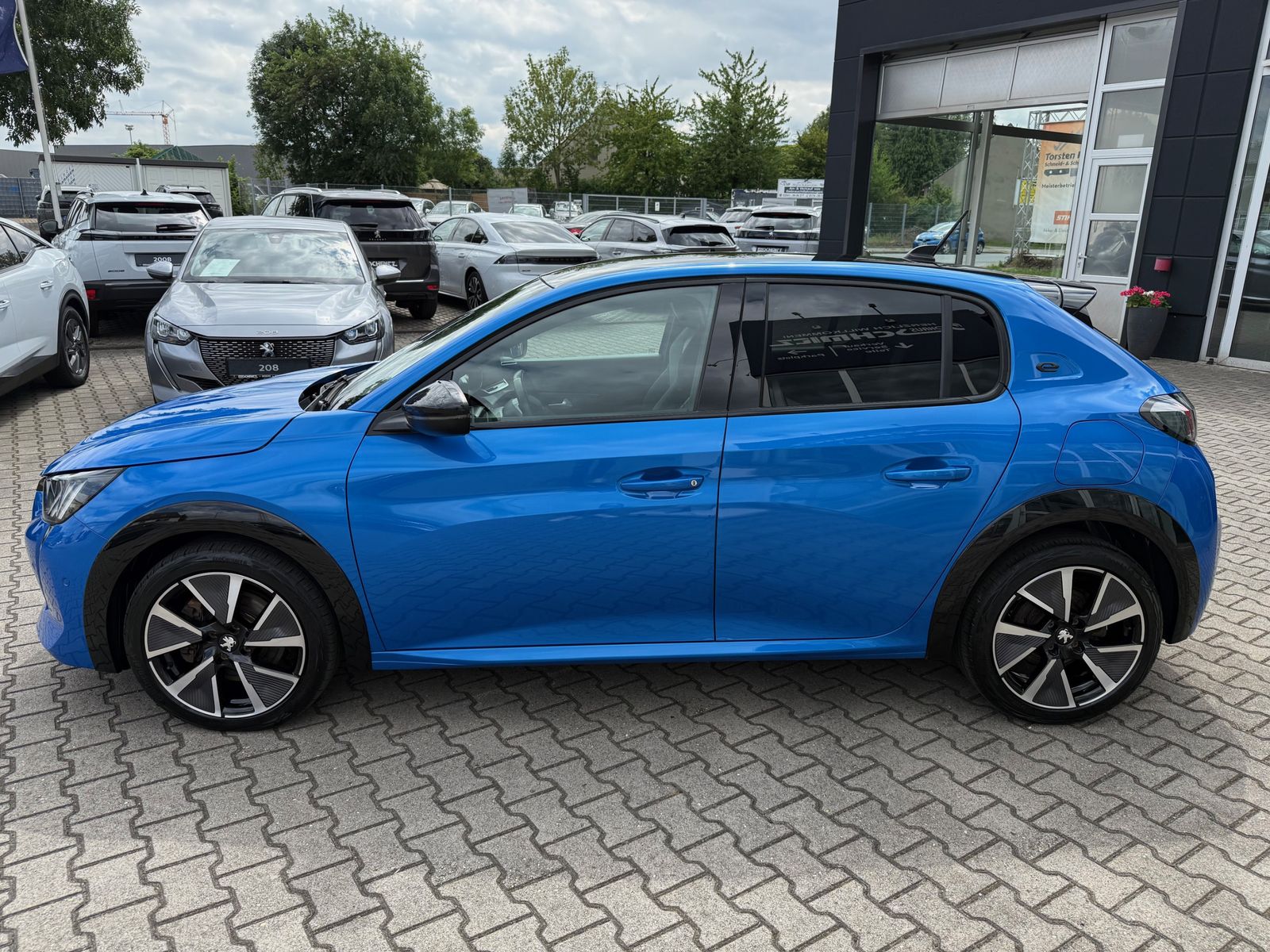 Peugeot 208 e- GT - Samsaru's Car Outlet