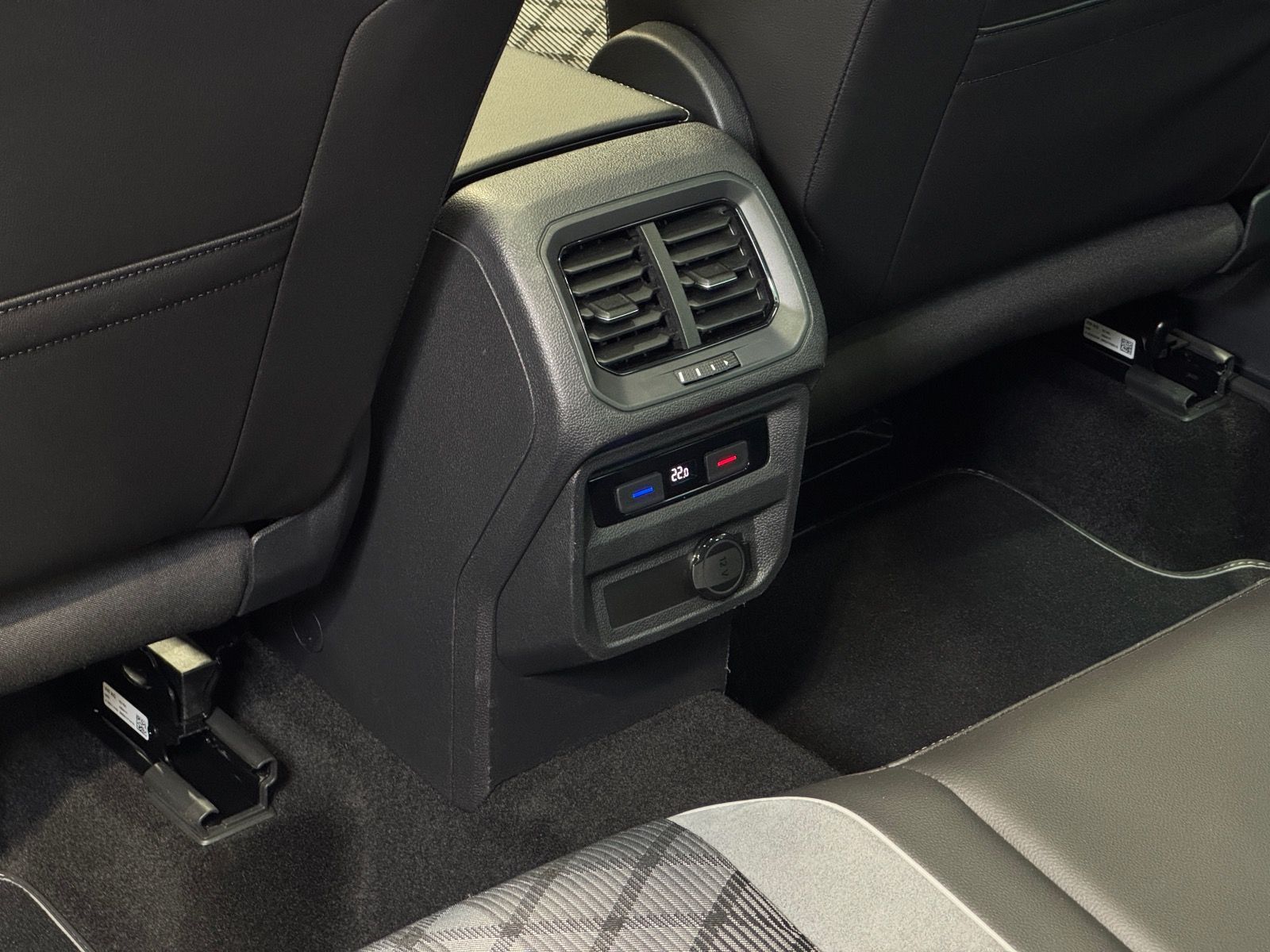 Volkswagen Tiguan R-Line 2.0 TDI DSG 4M - Samsaru's Car Outlet