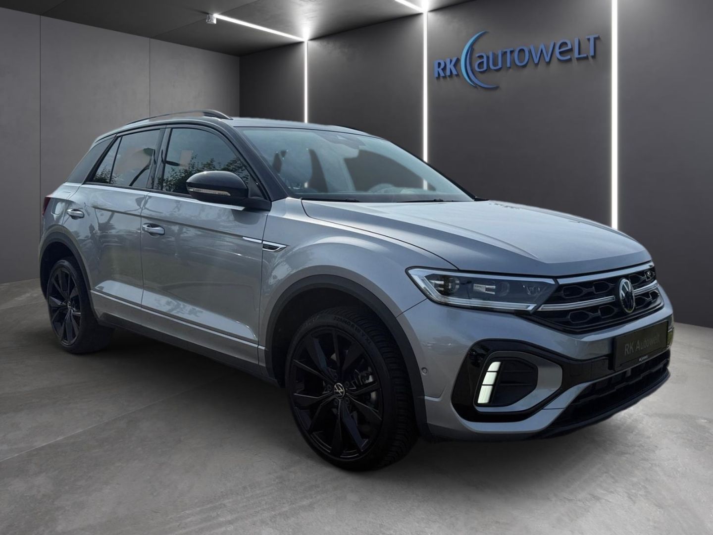 Volkswagen T-Roc R-Line 4motion 2.0 TSI - Samsaru's Car Outlet