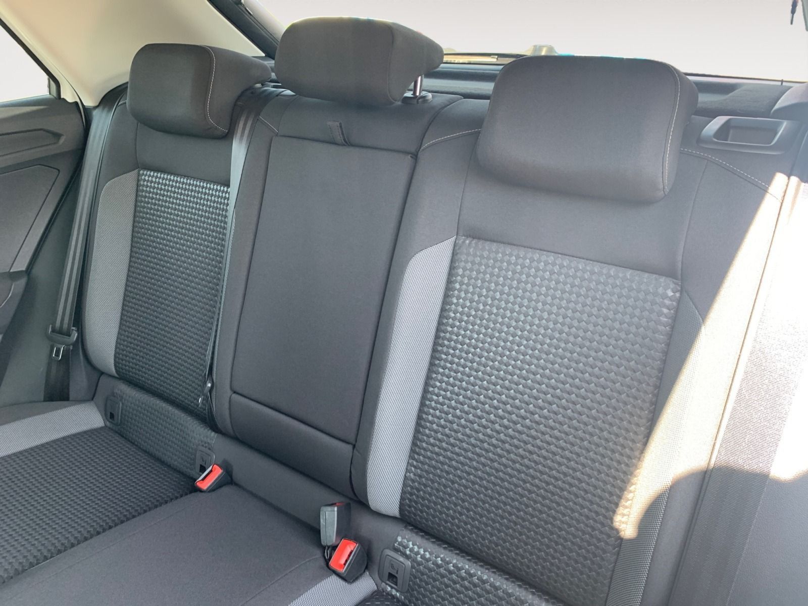 Volkswagen T-Roc 1.5 TSI Active - Samsaru's Car Outlet