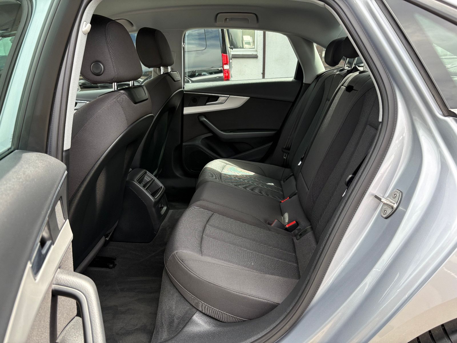 Audi A4 Lim. 35 TDI S Tronic - Samsaru's Car Outlet