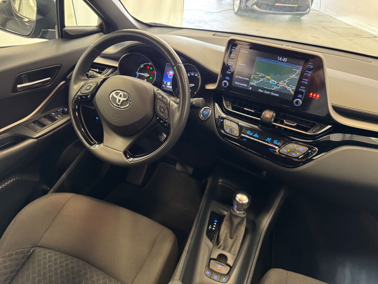 Toyota C-HR 2.0 Hybrid Business Edition - Samsaru's Car Outlet