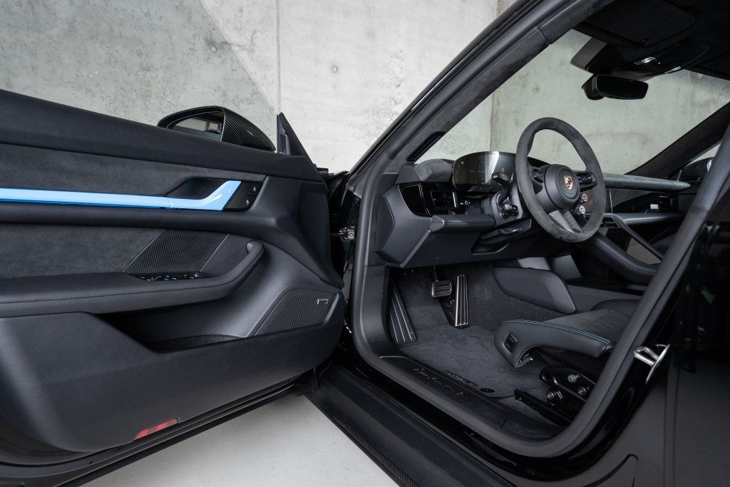 Porsche Taycan Turbo GT WEISSACH-PACKET ON STOCK!