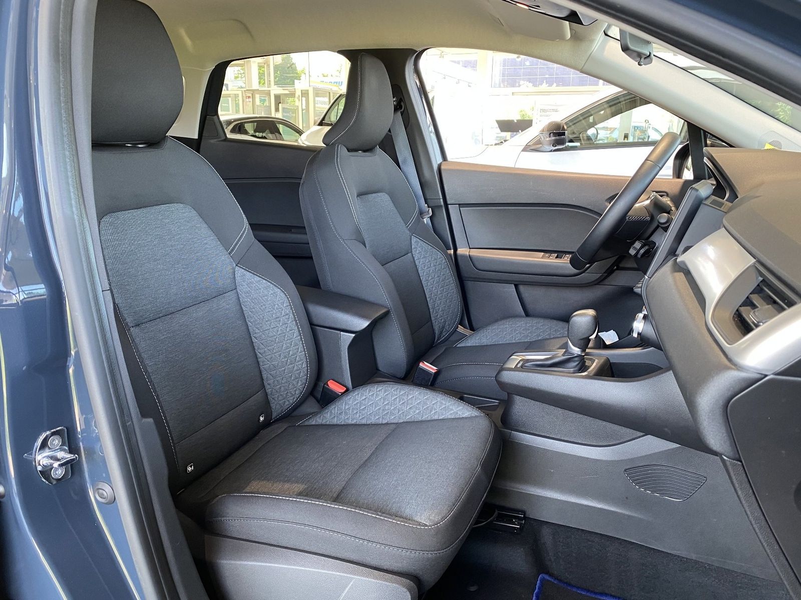 Renault Captur BUSINESS EDITION E-TECH Plug-in - Samsaru's Car Outlet
